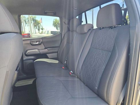 Used 2019 Toyota Tacoma TRD Off-Road w/ Technology Package AWD/4WD image 19