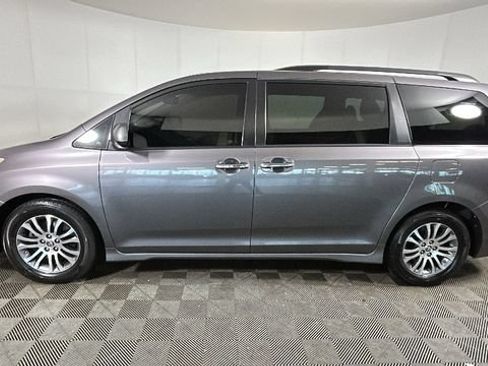 Used 2020 Toyota Sienna XLE FWD image 5