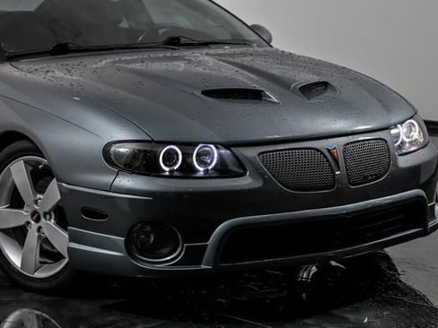 Used 2005 Pontiac GTO image 2