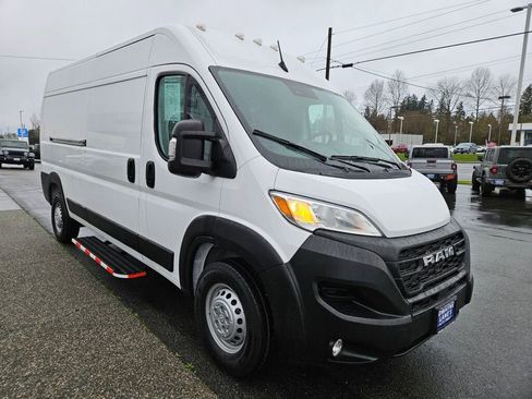 Used 2025 RAM ProMaster 2500 w/ Convenience Group image 7