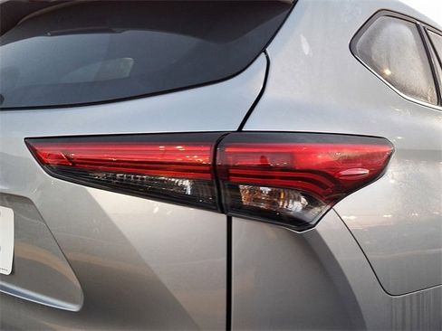 Certified 2021 Toyota Highlander XLE image 15