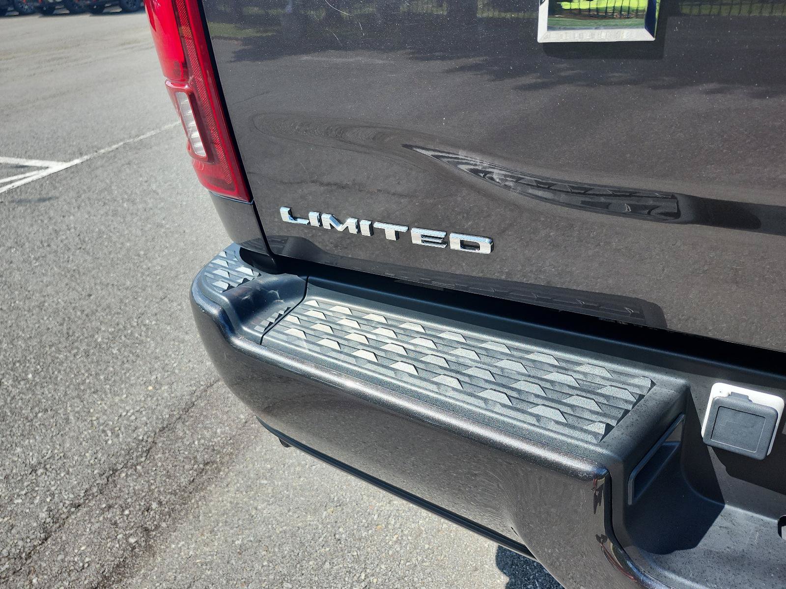 Used 2025 RAM 3500 Limited AWD/4WD image 4