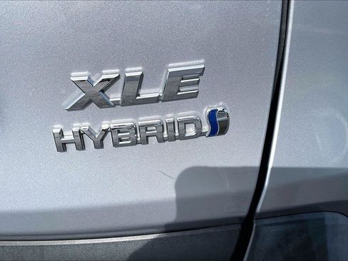 Used 2019 Toyota RAV4 XLE w/ Convenience Package AWD/4WD image 9