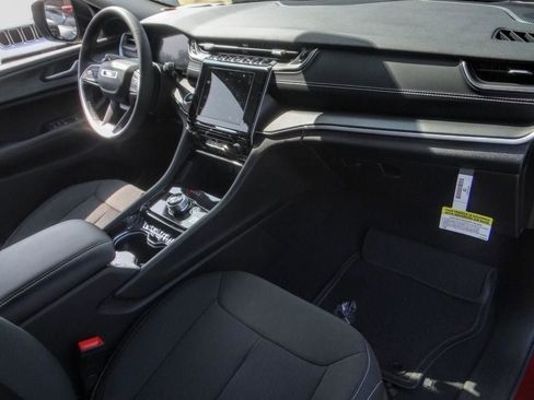 New 2023 Jeep Grand Cherokee L Laredo w/ Trailer Tow Group (B) image 18