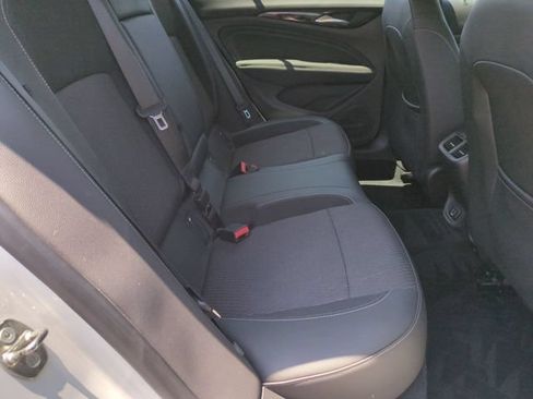 Used 2018 Buick Regal Preferred w/ Driver Confidence Package #1 FWD image 17