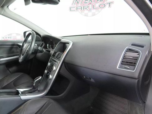 Used 2017 Volvo XC60 T6 Dynamic w/ Preferred Option Package image 11