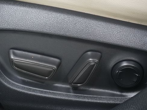 Used 2020 Toyota Corolla XLE FWD image 14