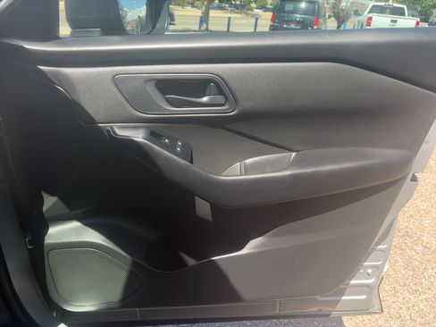 Used 2024 Nissan Rogue S AWD/4WD image 22