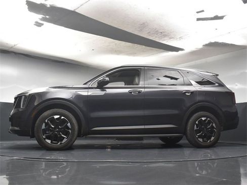 Certified 2025 Kia Sorento S w/ Panoramic Sunroof Package image 35