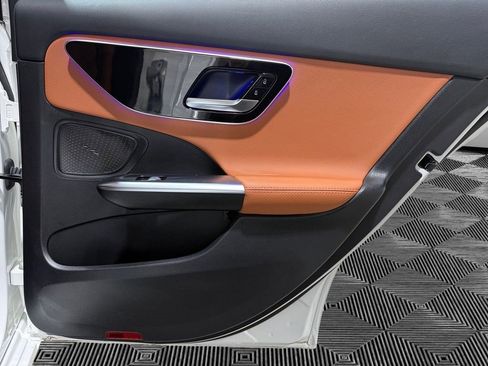 Used 2025 Mercedes-Benz C 300 4MATIC Sedan image 17