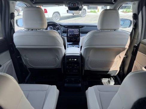 Used 2025 Jeep Grand Cherokee L Limited AWD/4WD image 27