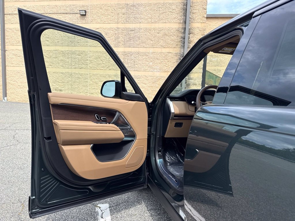New 2027 Land Rover Range Rover Long Wheelbase SE AWD/4WD image 10