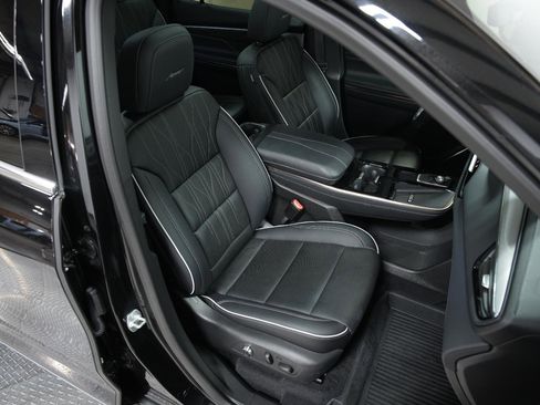 Used 2025 Buick Enclave Avenir w/ Super Cruise Package image 19