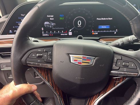 Used 2023 Cadillac Escalade ESV Premium Luxury RWD image 9
