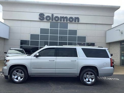 Used 2018 Chevrolet Suburban Premier image 1