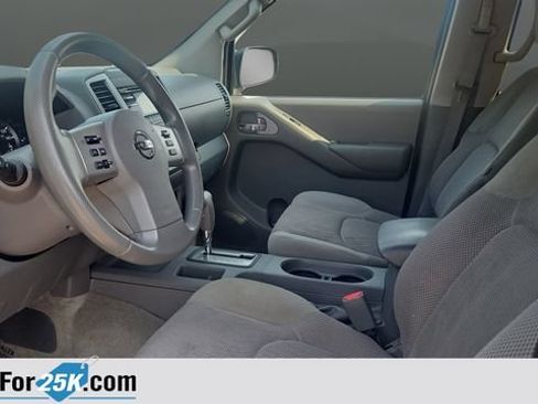 Used 2013 Nissan Frontier SV AWD/4WD image 11