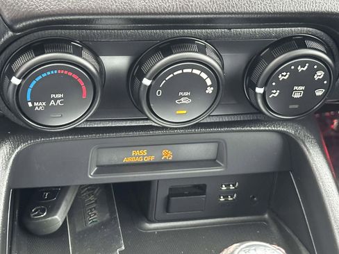 Used 2016 MAZDA MX-5 Miata Club RWD image 11