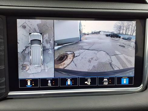 Used 2021 GMC Yukon Denali w/ Denali Ultimate Package AWD/4WD image 23