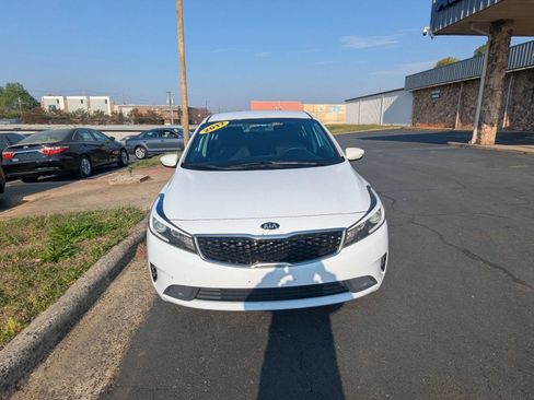 Used 2017 Kia Forte LX image 2