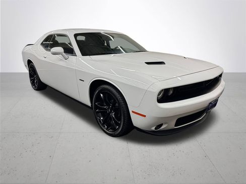 Used 2018 Dodge Challenger R/T w/ Driver Convenience Group image 9