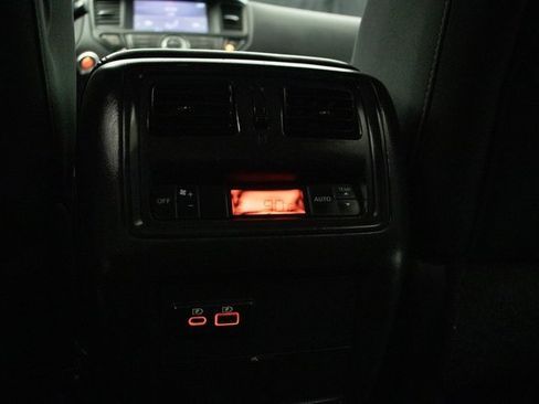 Used 2019 Nissan Pathfinder SV image 22