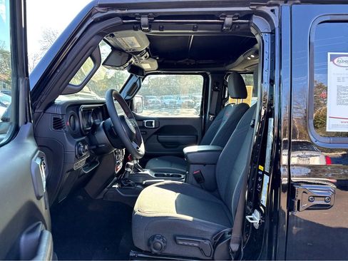 Used 2024 Jeep Wrangler Unlimited Rubicon image 11