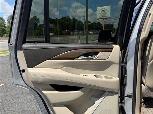 Used 2020 Cadillac Escalade Premium Luxury AWD/4WD image 34