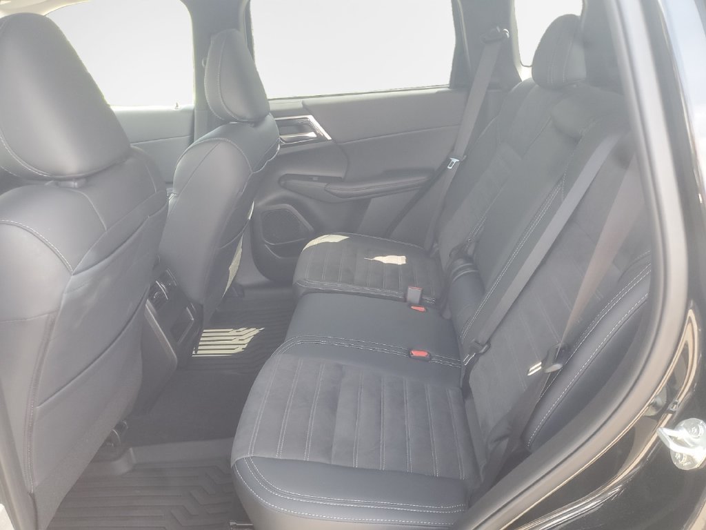 Used 2024 Mitsubishi Outlander SE AWD/4WD image 24