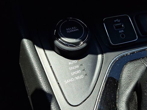 Used 2019 Jeep Cherokee Limited AWD/4WD image 26