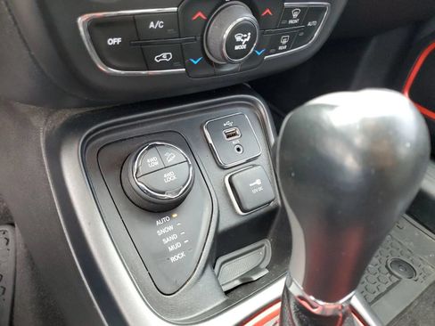 Used 2018 Jeep Compass Trailhawk w/ Leather Interior Group AWD/4WD image 26