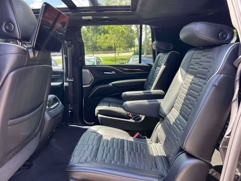 Used 2021 Cadillac Escalade ESV Sport Platinum w/ LPO, ONYX Package AWD/4WD image 9