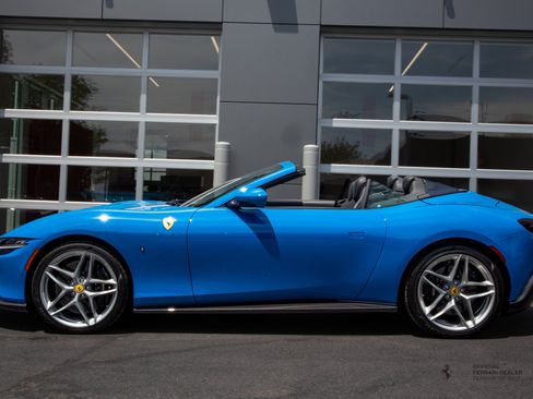 Used 2024 Ferrari Roma Spider RWD image 2
