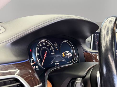 Used 2018 BMW 750i xDrive image 28