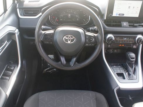 Used 2025 Toyota RAV4 XLE AWD/4WD image 5