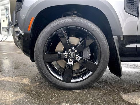 Used 2023 Land Rover Defender 110 X-Dynamic SE image 5