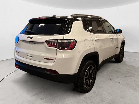 Used 2025 Jeep Compass Trailhawk AWD/4WD image 5