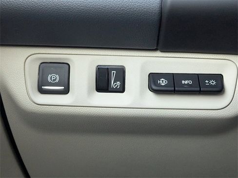 Used 2023 GMC Acadia Denali w/ Denali Technology Package image 22