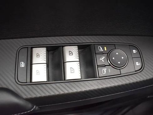 Used 2025 Mitsubishi Outlander SE image 21