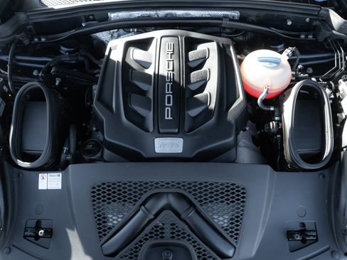 Used 2018 Porsche Macan S image 32