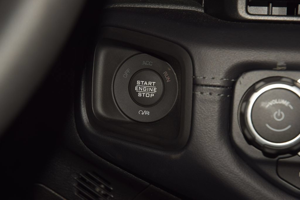 Used 2025 Jeep Wrangler Unlimited Sahara AWD/4WD image 35