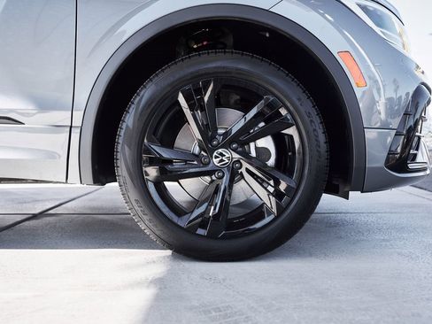 Used 2024 Volkswagen Tiguan SE R-Line image 10