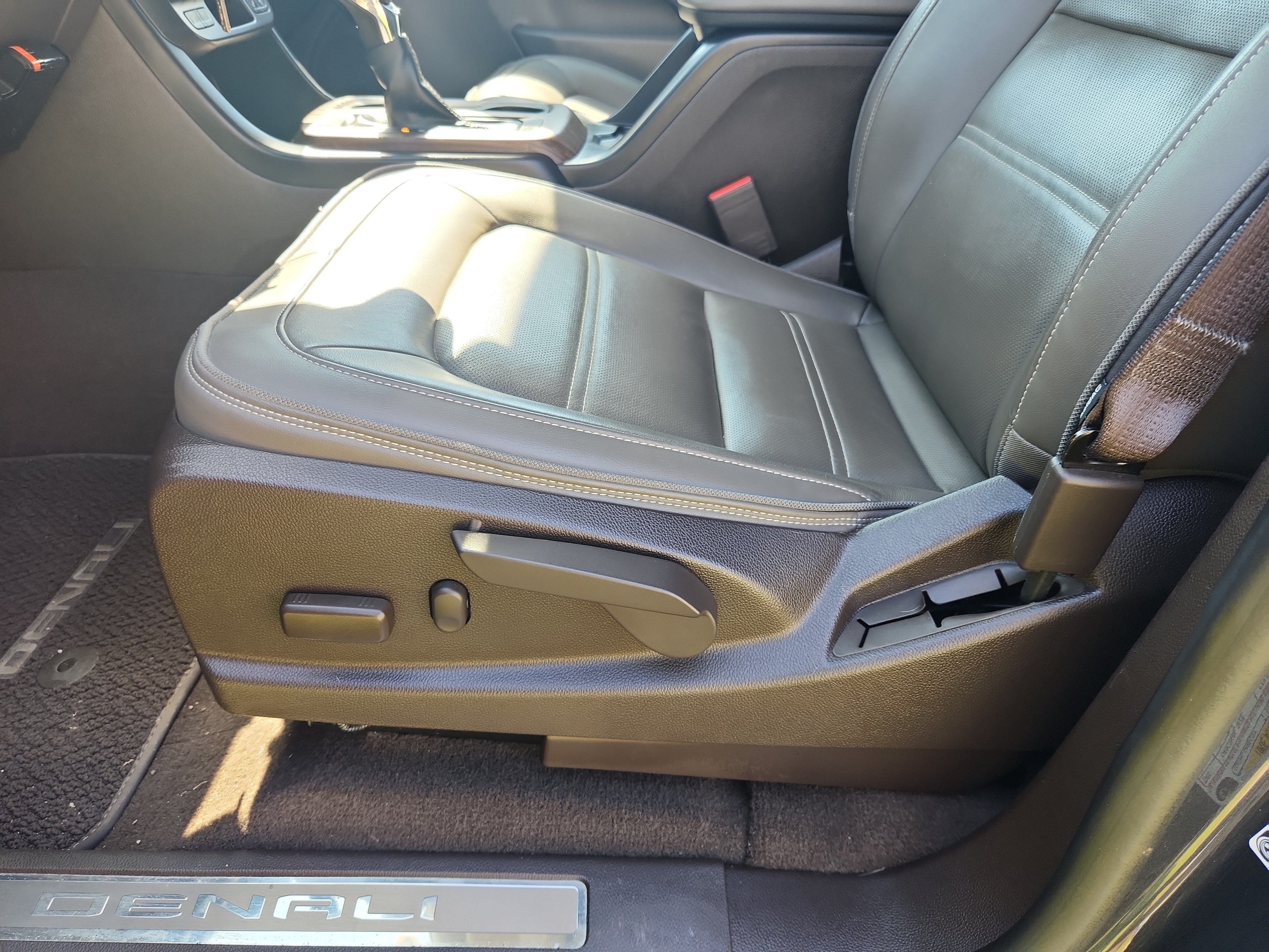 Used 2022 GMC Canyon Denali AWD/4WD image 16