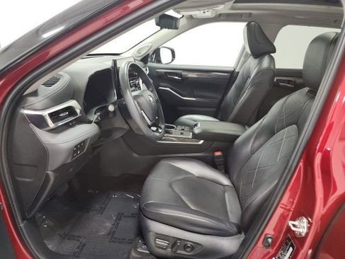 Used 2023 Toyota Highlander Platinum image 24