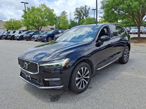 Used 2023 Volvo XC60 B5 Plus image 3