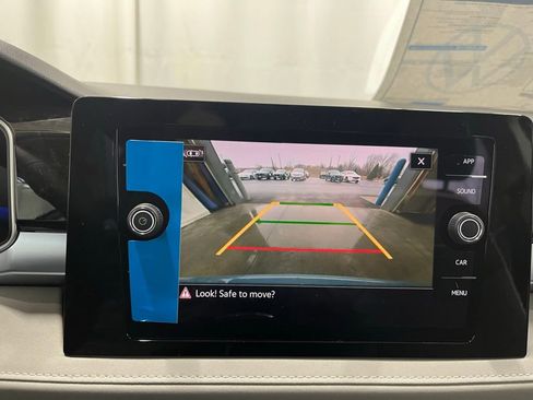 New 2026 Volkswagen Taos SE image 18