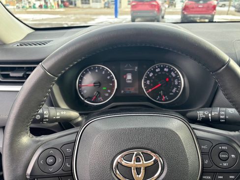 Used 2021 Toyota RAV4 XLE image 15
