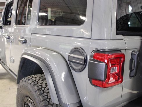 Used 2022 Jeep Wrangler Unlimited Rubicon w/ Xtreme Recon 35" Tire Package AWD/4WD image 11