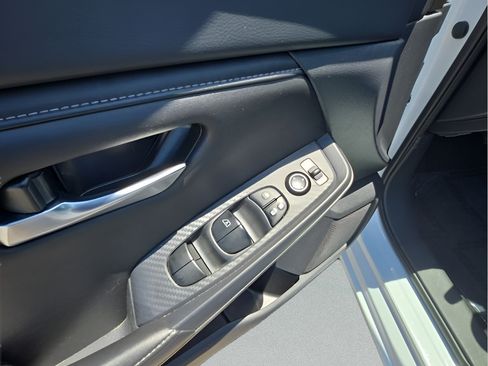 Used 2025 Nissan Sentra SV FWD image 12