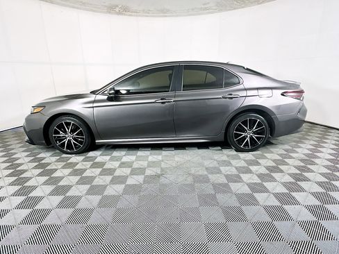 Used 2022 Toyota Camry SE w/ Convenience Package image 6