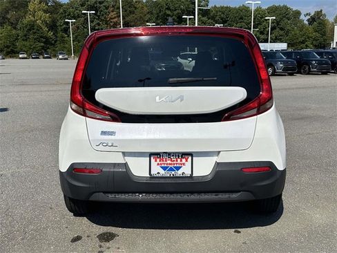 Certified 2022 Kia Soul LX image 6